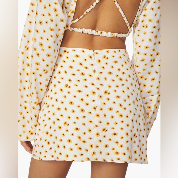NWT WeWoreWhat Mini Slip Skirt in Ditsy Daisies Print - Picture 4 of 6